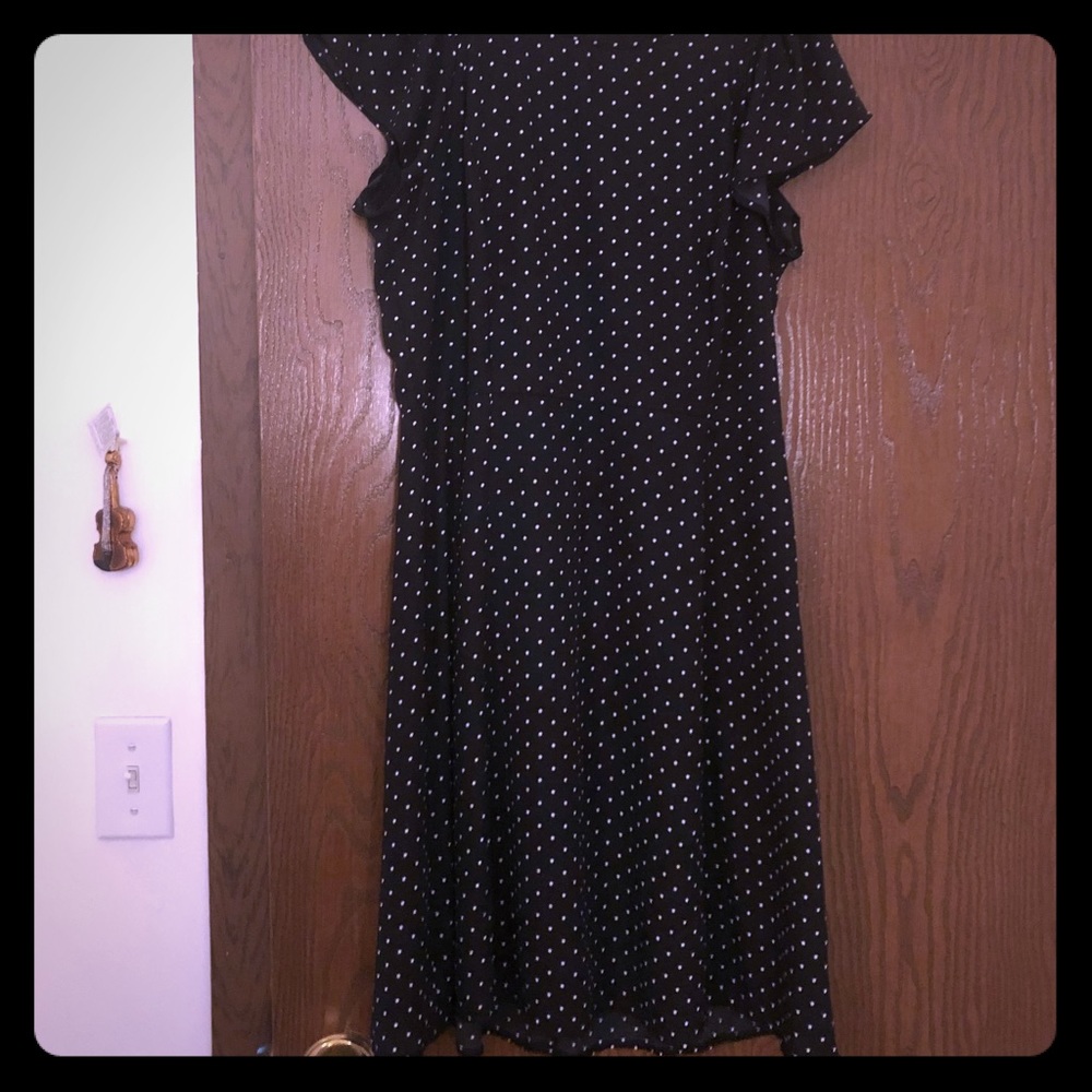 H&M sleeveless polka dotted black dress
